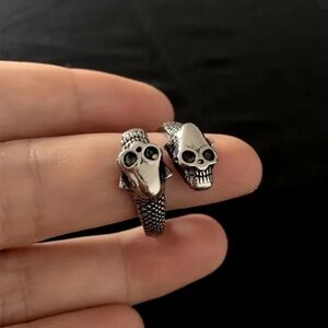 Retro punk skull ring